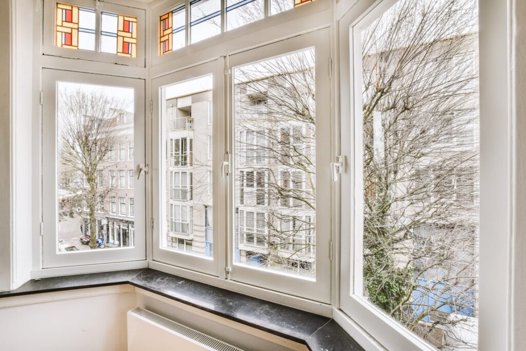 bow windows en bois moderne blanc