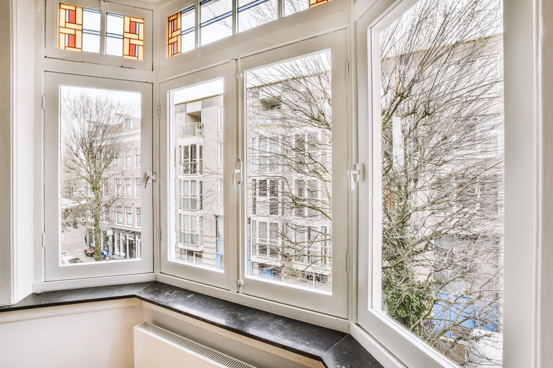 bow windows en bois moderne blanc